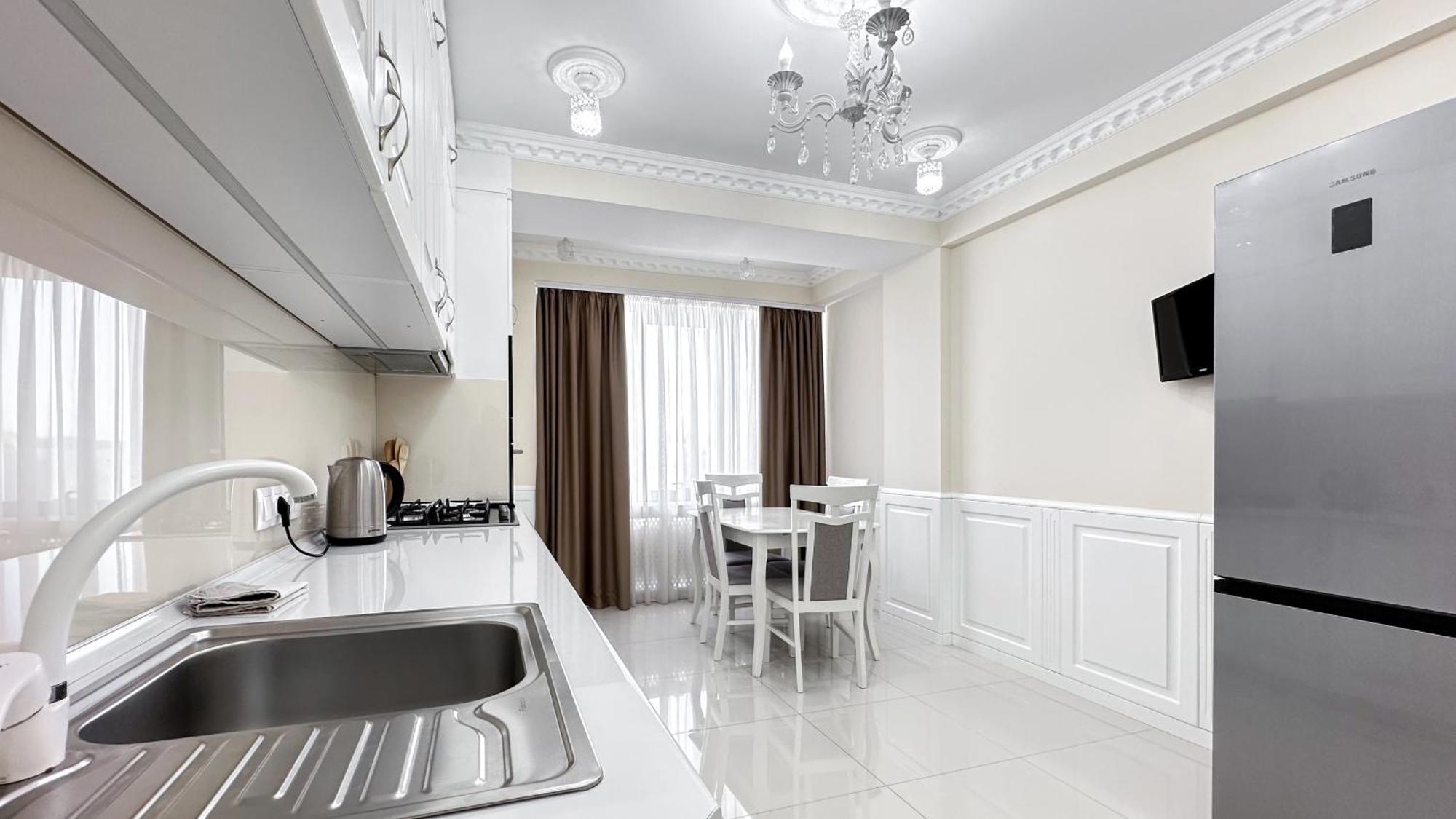 Business Class Apartments In The City Center Chişinǎu Buitenkant foto